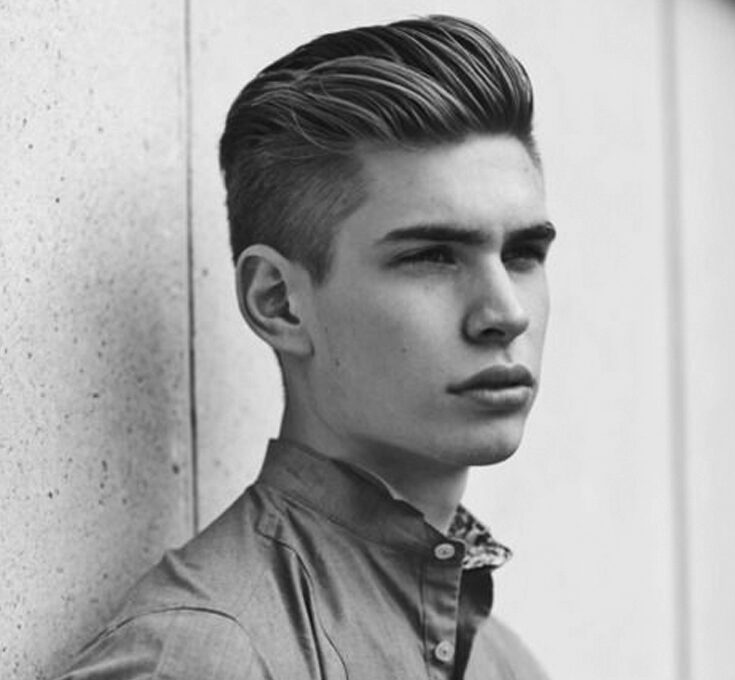 taglio capelli uomo pompadour moderno tendenze 2025