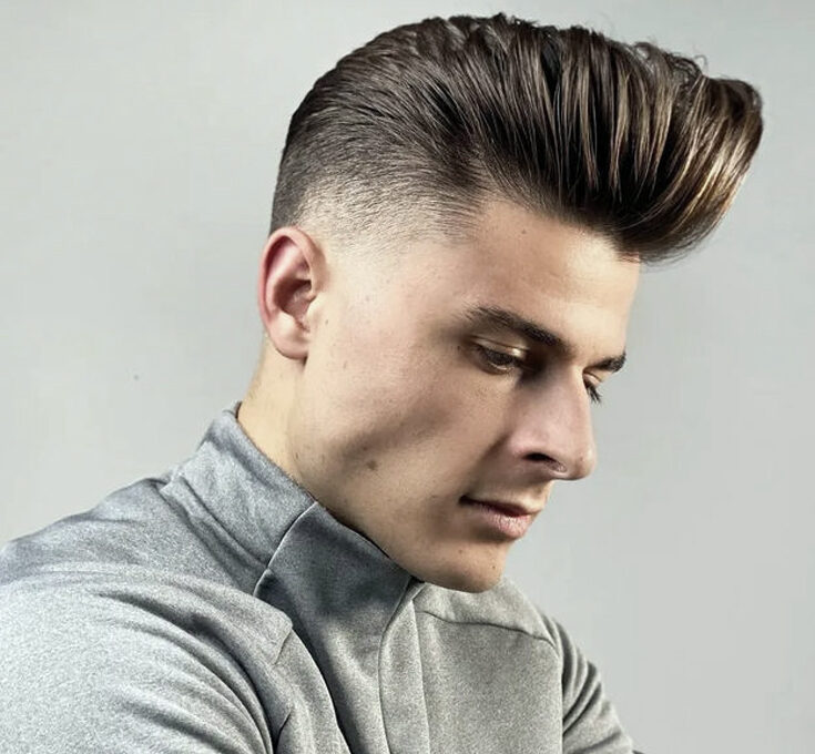 Taglio capelli uomo pompadour tendenze 2025