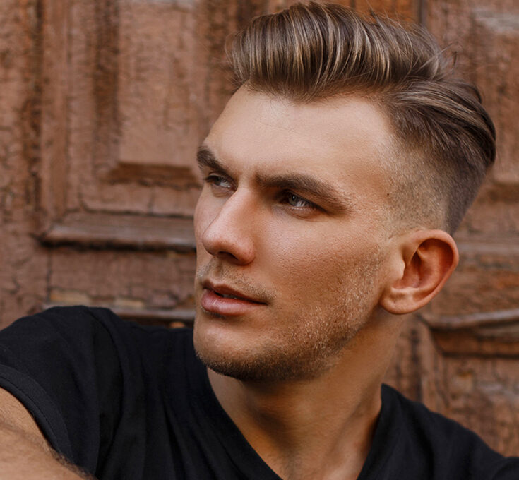 Taglio capelli uomo undercut con ciuffo tendenze 2025