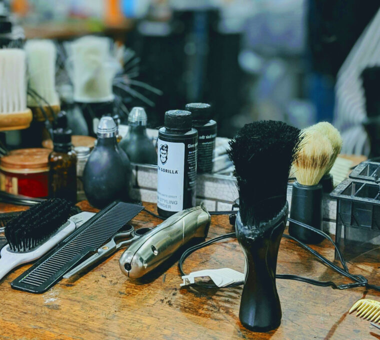 strumenti di lavoro corso parruchieri barbershop taglio capelli uomo