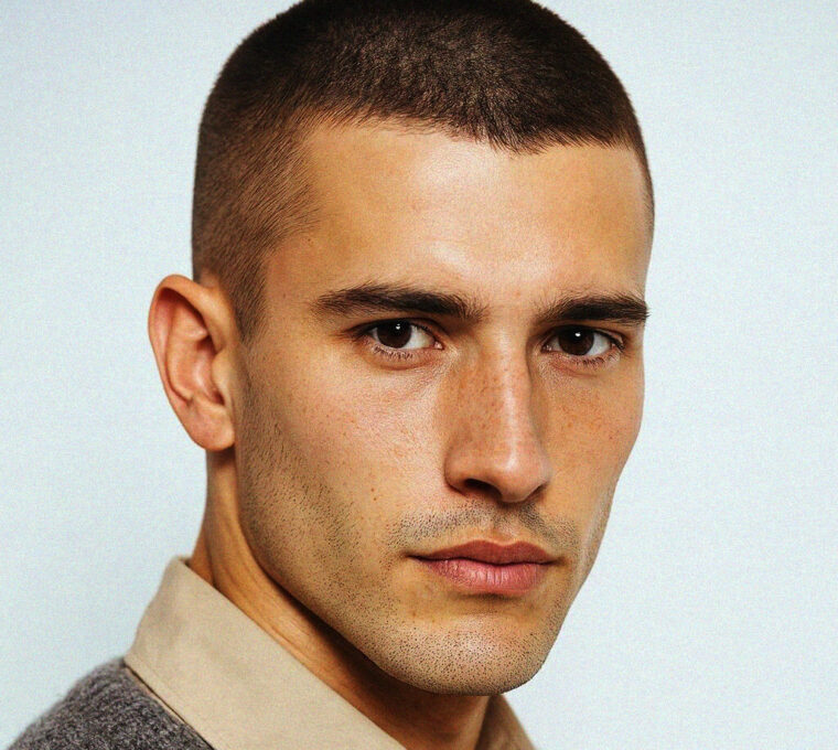 taglio capelli uomo estate 2026 buzz cut tendenze summer
