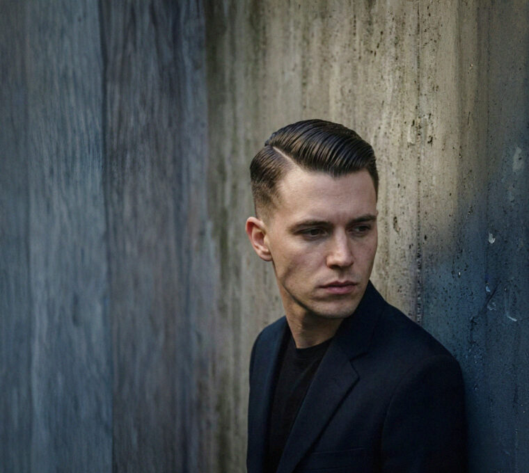 acconciature riga in mezzo side part trend men haircut taglio capelli uomo