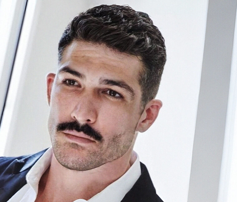 baffi chevron mustache taglio capelli uomo