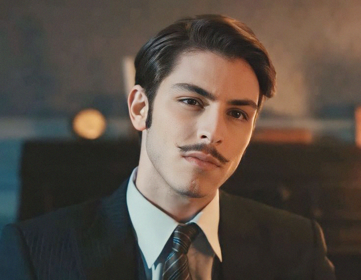 baffi matita pencil sottili mustache taglio capelli uomo