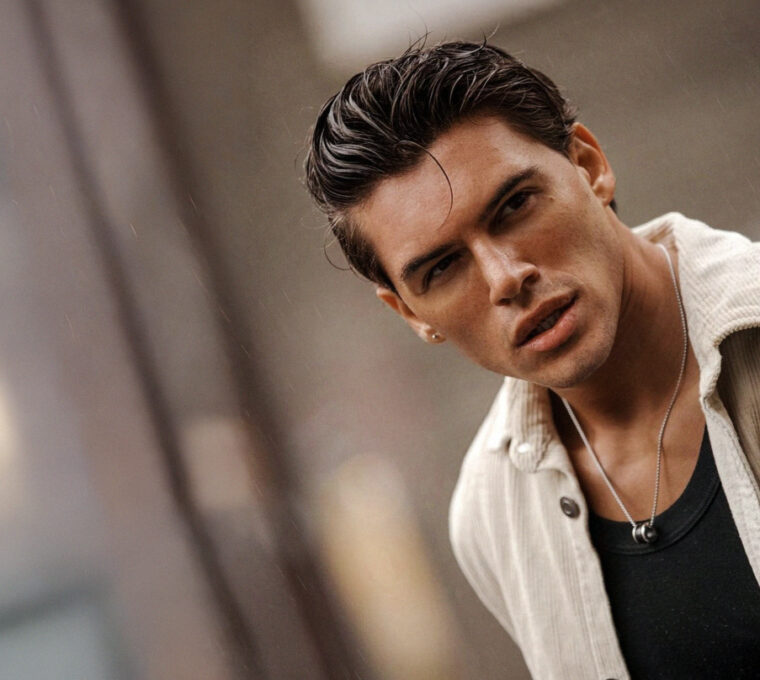 slick back taglio capelli uomo trend tendenze mens haircut