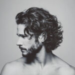 capelli mossi wavy hair acconciature taglio capelli uomo tendenze